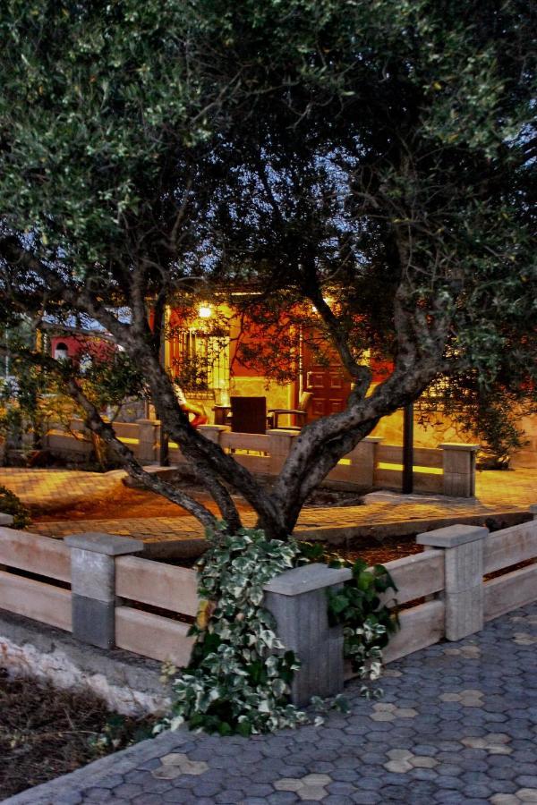 Katy'S Place Kalathas Exterior photo